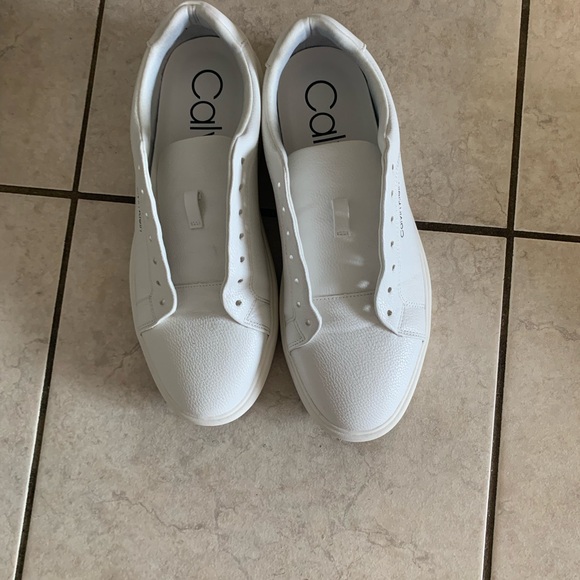 Like new Calvin Klein white sneaker - Picture 2 of 3